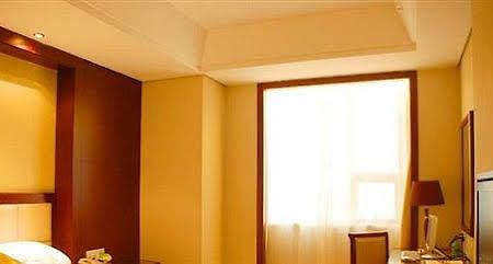 Junyuan Huatian Hotel - Huaihua 鳳凰県 エクステリア 写真